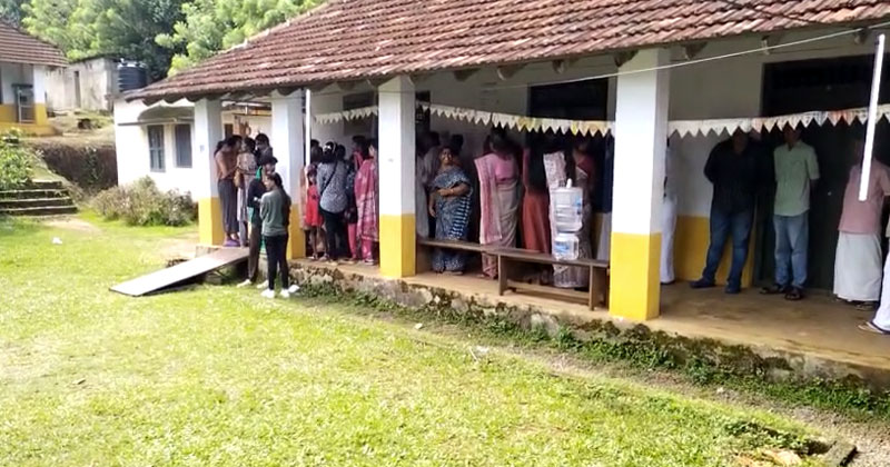 മഴ മാറി, ബൂത്തുകളില്‍ വീണ്ടും തിരക്ക്; പുതുപ്പള്ളിയില്‍ കനത്ത പോളിംഗ്, 60 ശതമാനം പിന്നിട്ടു