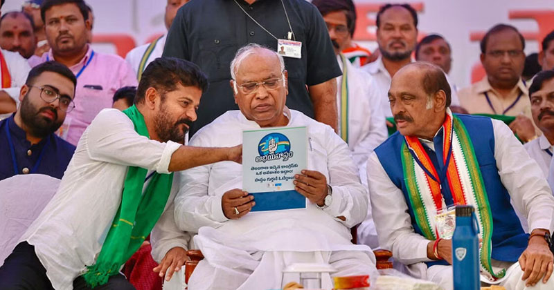 സ്ത്രീകള്‍ക്ക് മാസംതോറും 2500 രൂപ, സൗജന്യ യാത്ര, സൗജന്യ വൈദ്യുതി, കർഷകർക്കും വിദ്യാർത്ഥികള്‍ക്കും ധനസഹായം; തെലങ്കാനയില്‍ വമ്പന്‍ പ്രഖ്യാപനങ്ങളുമായി കോണ്‍ഗ്രസ്