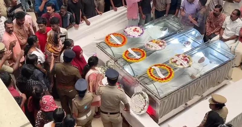 കുസാറ്റിൽ നാല് പേർ മരിച്ച സംഭവം; കേസെടുത്ത് മനുഷ്യാവകാശ കമ്മീഷൻ