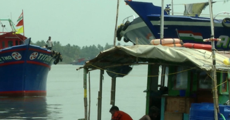 മുനമ്പത്ത് മത്സ്യബന്ധന ബോട്ടുകള്‍ കൂട്ടിയിടിച്ച് ഒരാള്‍ മരിച്ചു