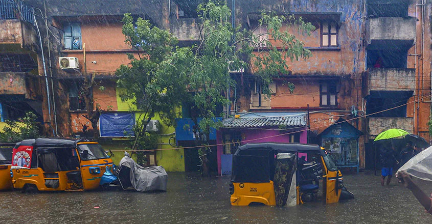 മിജോങ് ചുഴലിക്കാറ്റ്; ആന്ധ്രാപ്രദേശില്‍ ശക്തമായ മഴ; എട്ട് ജില്ലകളിൽ റെഡ് അലർട്ട്