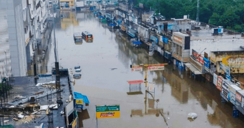 തെക്കൻ തമിഴ്നാട്ടിൽ അതിതീവ്ര മഴ; നൂറ് കണക്കിന് വീടുകള്‍ വെള്ളത്തില്‍, മൂന്ന് ജില്ലകളിലെ സ്കൂളുകള്‍ക്ക് നാളെ അവധി