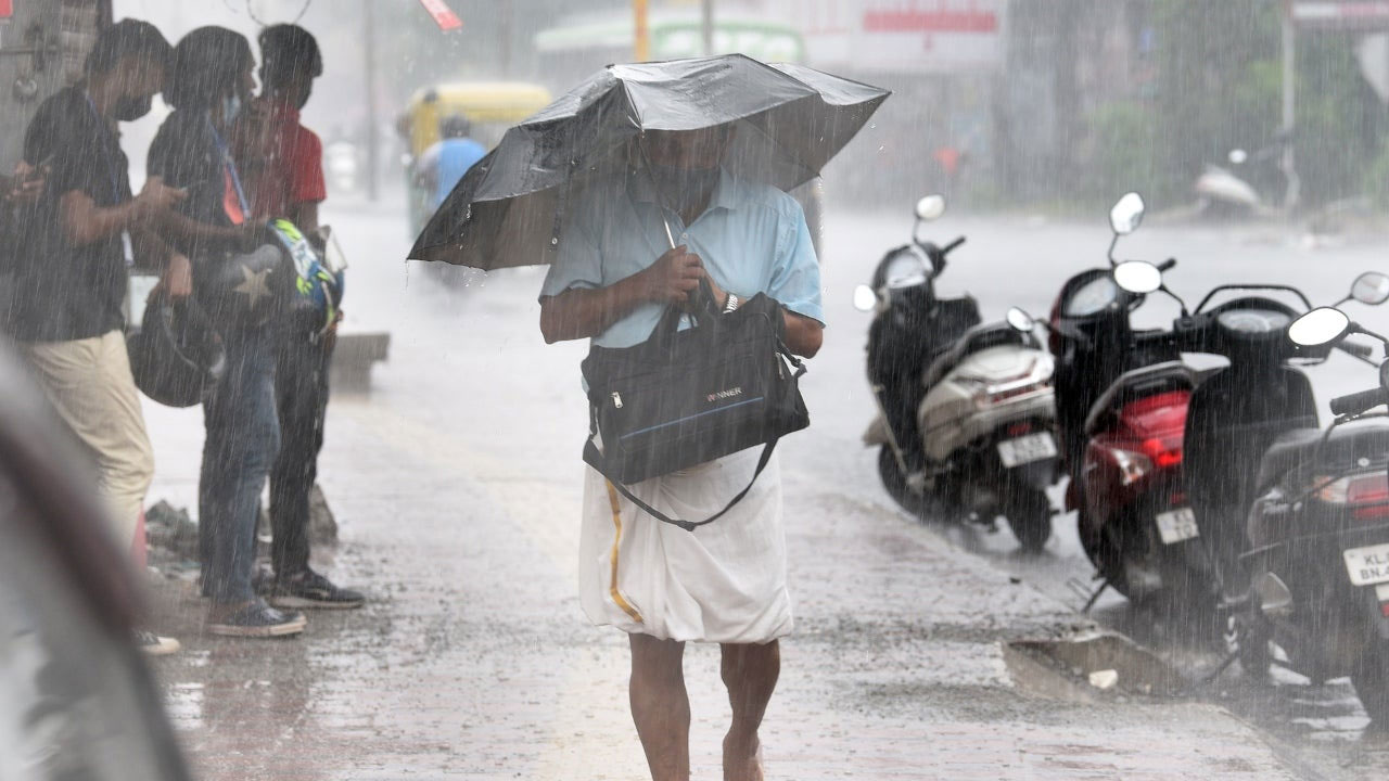 അറബിക്കടലിലും ഇന്ത്യന്‍ മഹാസമുദ്രത്തിലും ചക്രവാതച്ചുഴി; സംസ്ഥാനത്ത് 5 ദിവസം മഴയ്ക്ക് സാധ്യത