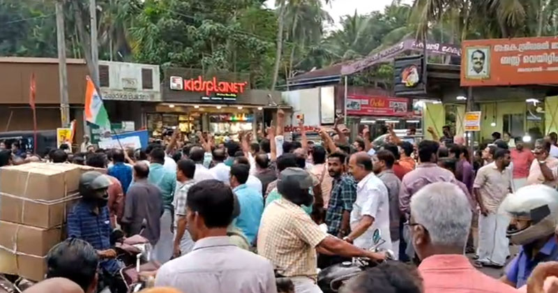 കോണ്‍ഗ്രസ് പ്രവർത്തകർക്കെതിരെ കള്ളക്കേസ്; പോലീസിന് താക്കീതായി കോഴിക്കോട് പ്രതിഷേധ റാലി