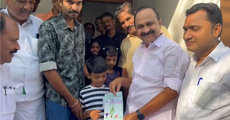 “എനിക്ക് ഒരു ഡയറി തരുവോ?” കുഞ്ഞ് ആദിത്യന്‍റെ വീട്ടില്‍ നേരിട്ടെത്തി പ്രതിപക്ഷ നേതാവ്