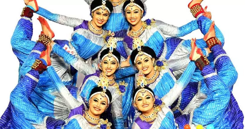 സംസ്ഥാന സകൂള്‍ കലോത്സവം രണ്ടാം ദിനത്തിലേക്ക്; കോഴിക്കോട് മുന്നില്‍, തൊട്ടുപിന്നില്‍ തൃശൂരും കണ്ണൂരും