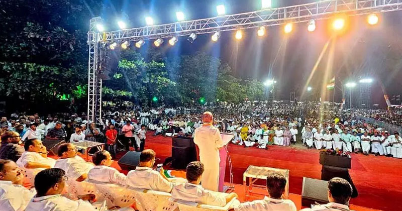 ജനസാഗരമായി കോഴിക്കോട് കടപുറം; ജനങ്ങളുടെ ഹൃദയം കീഴടക്കി സമരാഗ്നി
