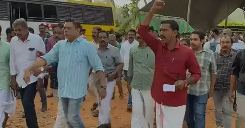 ഡ്രൈവിംഗ് ടെസ്റ്റ് ഗ്രൗണ്ടുകളില്‍ വ്യാപക പ്രതിഷേധം; ഗണേഷ് കുമാറിന്‍റെ കോലം കത്തിച്ചു