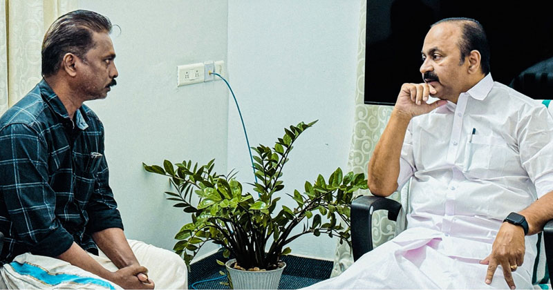 ‘അന്വേഷണം വഴിമുട്ടി, ഇനി മുഖ്യമന്ത്രിയെ കാണാന്‍ പോകുന്ന കാര്യം ആലോചിക്കുന്നില്ല’; പ്രതിപക്ഷ നേതാവിനെ കണ്ട് സിദ്ധാർത്ഥന്‍റെ അച്ഛന്‍