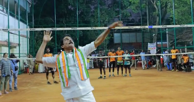 എതിരാളികളെ നിലംപരിശാക്കുന്ന സ്മാഷ്; വോളിബോള്‍ കോർട്ടിലും കളം നിറഞ്ഞ് കെ.സി. വേണുഗോപാല്‍