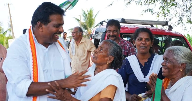 കുട്ടനാടിന്‍റെ മനസ്സറിഞ്ഞ് കൊടിക്കുന്നില്‍ സുരേഷിന്‍റെ തിരഞ്ഞെടുപ്പ് പര്യടനം; തൊഴിലുറപ്പ് തൊഴിലാളികളുടെ മുഴുവന്‍ പ്രശ്‌നവും പരിഹരിക്കുമെന്ന് ഉറപ്പ്