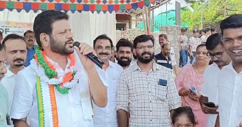 ചെർപ്പുളശ്ശേരിയുടെ ഹൃദയത്തിൽ തൊട്ട് ശ്രീകണ്ഠൻ; ആവേശ്വോജ്ജ്വല സ്വീകരണം