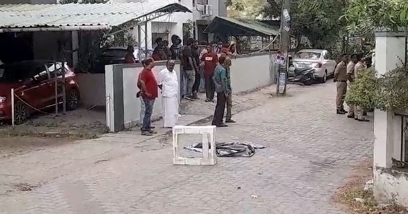 പനമ്പിള്ളി നഗറിൽ കൊല്ലപ്പെട്ട നവജാത ശിശുവിന് യാത്രാമൊഴി; മൃതദേഹം ബന്ധുക്കള്‍  ഏറ്റെടുത്തില്ല, സംസ്കാരം നടത്തി പോലീസ്