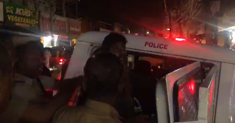 കോട്ടയത്ത് പെണ്‍കുട്ടിക്കെതിരെ യുവാവിന്‍റെ അതിക്രമം; തടഞ്ഞുവെച്ച നാട്ടുകാർക്കെതിരെ മുളക് സ്പ്രേ പ്രയോഗം; പോലീസെത്തിയത് ഏറെ വൈകി, പ്രതി രക്ഷപ്പെട്ടു