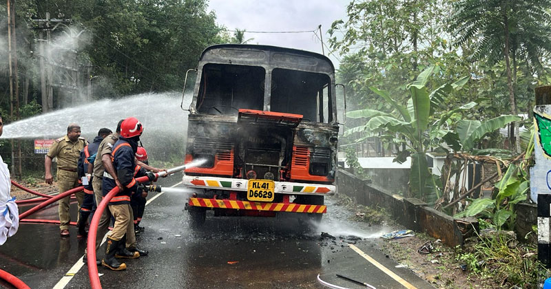 ഓടിക്കൊണ്ടിരുന്ന പെട്രോള്‍ ടാങ്കറിന് തീ പിടിച്ചു; ഫയർഫോഴ്സിന്‍റെ ഇടപെടലില്‍ ഒഴിവായത് വന്‍ ദുരന്തം