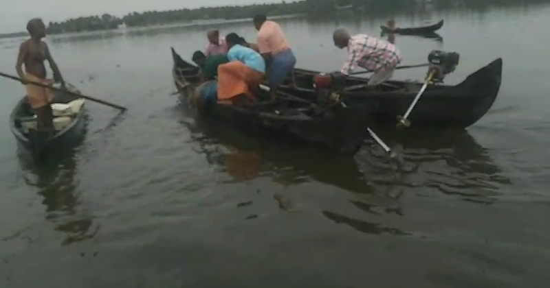 കോട്ടയത്ത് ശക്തമായ കാറ്റിൽ വള്ളം മറിഞ്ഞ് ഒരാൾ മരിച്ചു;  സംസ്ഥാനത്ത് ഇന്ന് 5 മരണം, മഴ കനക്കുമെന്ന് മുന്നറിയിപ്പ്