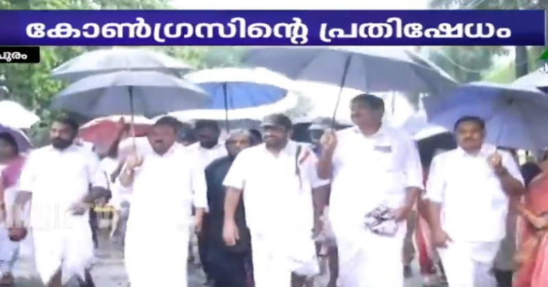 തലസ്ഥാനത്തെ സ്മാർട്ട് റോഡ് നിർമ്മാണത്തിലെ അനാസ്ഥയ്ക്കെതിരെ കോൺഗ്രസ് പ്രതിഷേധം