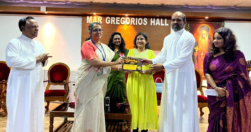 സിവില്‍ സർവീസ് പരീക്ഷയില്‍ 68-ാം റാങ്ക്; മാർ ഇവാനിയോസില്‍ പൂർവ വിദ്യാർത്ഥിക്ക് ആദരം