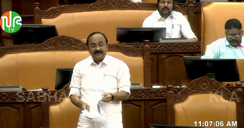 കണ്ണൂരിലെ ബോംബ് സ്‌ഫോടനത്തില്‍ പ്രക്ഷുബ്ധമായി നിയമസഭ;  അടിയന്തര പ്രമേയത്തിന് അനുമതിയില്ല, വാക്ക്ഔട്ട് ചെയ്ത് പ്രതിപക്ഷം