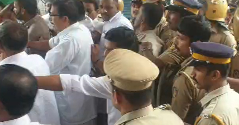 ഇരിട്ടി നഗരസഭയിലെ അങ്കണവാടി വര്‍ക്കര്‍- ഹെല്‍പ്പര്‍ നിയമന അഴിമതി; കോണ്‍ഗ്രസ് മാര്‍ച്ചില്‍ സംഘര്‍ഷം