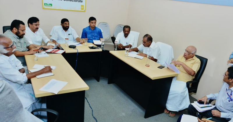 ചൂരല്‍മലയില്‍ മെഡിക്കല്‍ പോയിന്‍റും ഓക്സിജന്‍ ആംബുലന്‍സും ക്രമീകരിക്കാന്‍ തീരുമാനം