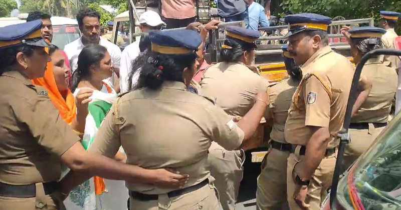 പ്രഹസന ചർച്ച; പ്രശ്നപരിഹാരത്തിന് പകരം രാഷ്ട്രീയ നാടകം, കേന്ദ്രമന്ത്രി ജോർജ് കുര്യനെ മുതലപ്പൊഴിയില്‍ തടഞ്ഞ് കോൺഗ്രസ് പ്രവർത്തകർ