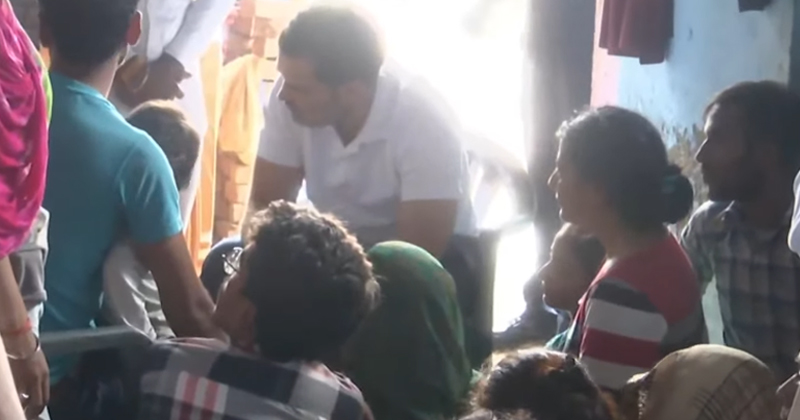ഹാത്രസ് സന്ദർശിച്ച് രാഹുല്‍ ഗാന്ധി; മരിച്ചവരുടെ കുടുംബാംഗങ്ങളുമായി സംസാരിച്ചു