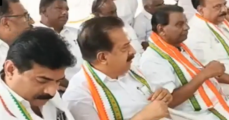 ആകാശപാതക്കെതിരായ പരാമർശം; കോണ്‍ഗ്രസിന്‍റെ നേതൃത്വത്തില്‍ ഉപവാസ സമരം
