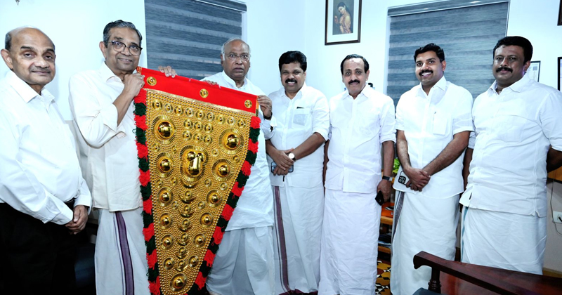 ചികിത്സ പൂർത്തിയായി; കോണ്‍ഗ്രസ് അധ്യക്ഷന്‍ മല്ലികാർജുന്‍ ഖാർഗെ കോട്ടക്കല്‍ ആര്യവൈദ്യശാലയില്‍ നിന്ന് മടങ്ങി