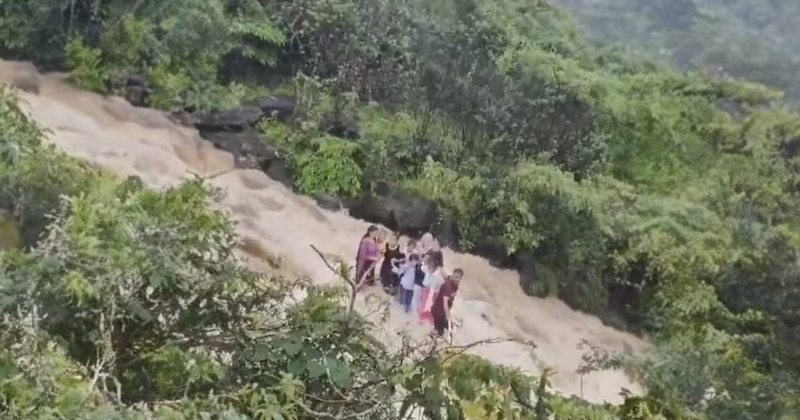 ലോണാവാലയിലെ മലവെള്ളപ്പാച്ചില്‍ അപകടം; മരിച്ചവരുടെ എണ്ണം നാലായി, മറ്റൊരു കുട്ടിക്കായി തിരച്ചിൽ