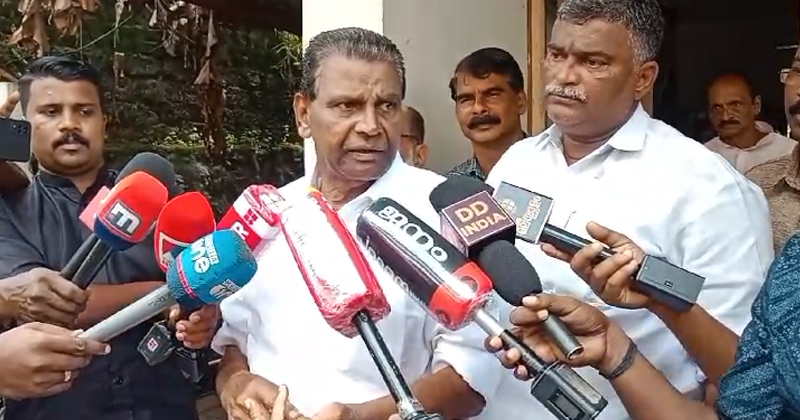 മുകേഷിനെതിരായ ലൈംഗികാതിക്രമക്കേസ്; 'എംഎല്‍എ ആയി കോടതിയില്‍ പോകുന്നതിനേക്കാള്‍ നല്ലത് രാജിവെച്ച ശേഷം പോകുന്നത്', തിരുവഞ്ചൂര്‍ രാധാകൃഷ്ണന്‍