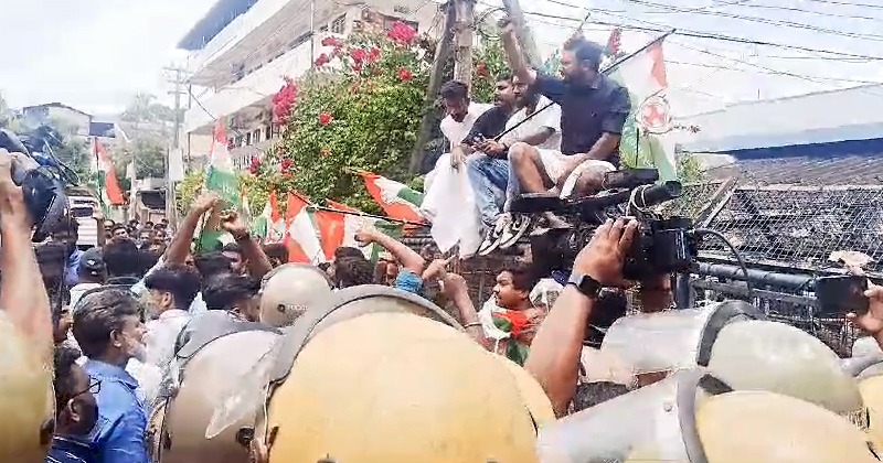 മുകേഷിന്‍റെ രാജി ആവശ്യപ്പെട്ട് യൂത്ത് കോണ്‍ഗ്രസ് പ്രതിഷേധം; പോലീസ് ലാത്തിച്ചാർജില്‍ നിരവധി പ്രവർത്തകർക്ക് പരുക്ക്