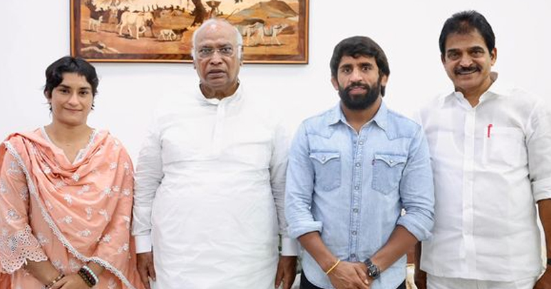 വിനേഷ് ഫോഗട്ടും ബജ്രംഗ് പുനിയയും കോണ്‍ഗ്രസ് അംഗത്വം സ്വീകരിച്ചു; അഭിമാനമെന്ന് കെ.സി. വേണുഗോപാൽ എംപി