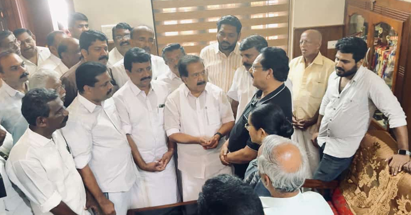 56 വർഷം മുമ്പ് വീരമൃത്യു വരിച്ച ഇന്ത്യൻ സൈനികൻ തോമസ് ചെറിയാന്‍റെ വീട് സന്ദർശിച്ച് രമേശ് ചെന്നിത്തല