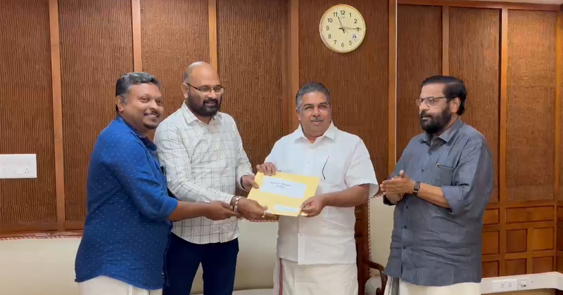 വാരാണസി മലയാളി സമാജം; വയനാട്ടിലെ ദുരന്തബാധിതർക്കായി സമാഹരിച്ച ധനസഹായം സർക്കാരിന് കൈമാറി