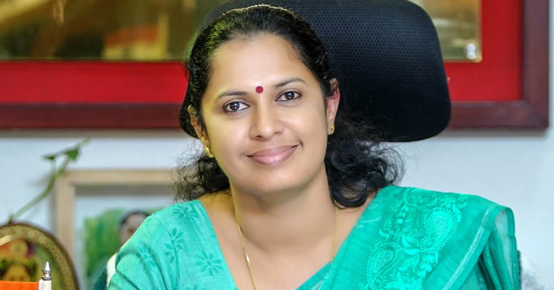 പൊലീസിന്റെ ദിവ്യ സ്‌നേഹം തുടരുന്നു; 'സ്‌നേഹ കീഴടങ്ങലില്‍' ചാലിച്ച അറസ്റ്റ്