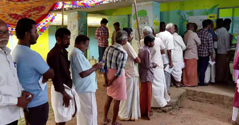 പാലക്കാട് മണ്ഡലത്തില്‍ ഇന്ന് വിധിയെഴുത്ത് ; ബൂത്തുകളില്‍ വോട്ടര്‍മാരുടെ നീണ്ട നിര, ആദ്യ രണ്ടു മണിക്കൂറുകള്‍ പിന്നിടുമ്പോള്‍ മികച്ച പോളിങ്