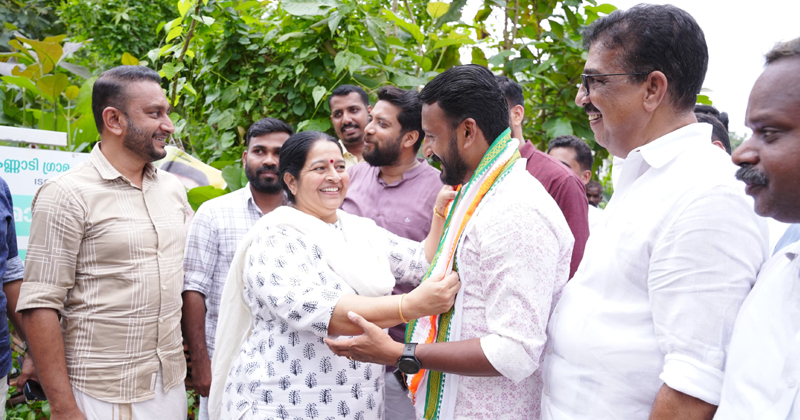 കുട്ടികളുടെ കൂട്ടുകാരനായി രാഹുല്‍; പാലക്കാടിന്റെ മനമറിഞ്ഞ് യുഡിഎഫ് സ്ഥാനാര്‍ത്ഥി രാഹുല്‍ മാങ്കൂട്ടത്തില്‍