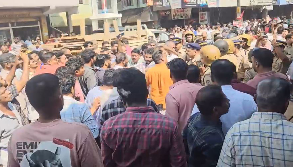 ചുങ്കത്തറ പഞ്ചായത്തില്‍ വിമത അംഗത്തിനുനേരെ എല്‍ഡിഎഫ് ചാണക പ്രയോഗം