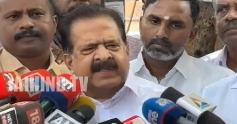 പാവങ്ങളോട് എന്തിനീ ക്രൂരത; ആശമാരുടെ സമരവേദിയില്‍ എത്തി രമേശ് ചെന്നിത്തല