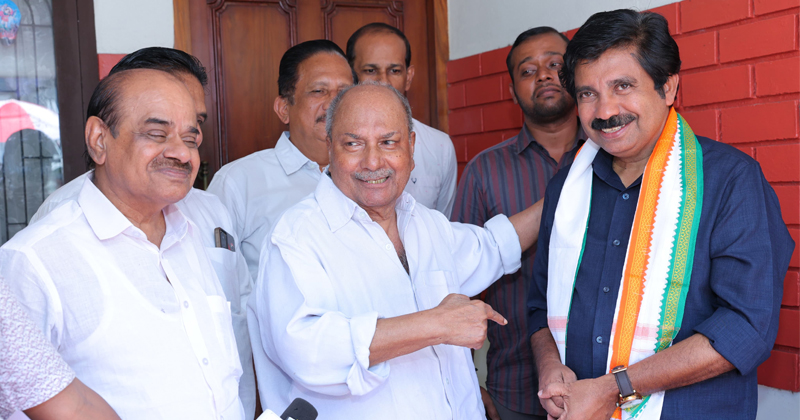 AK ANTONY| 'നിയമസഭയിലേക്ക് ആര്യാടന്‍ തിരിച്ചുവന്നത് പോലെ'; എ.കെ ആന്‍റണിയുടെ അനുഗ്രഹം വാങ്ങാനെത്തി ആര്യാടന്‍ ഷൗക്കത്ത്