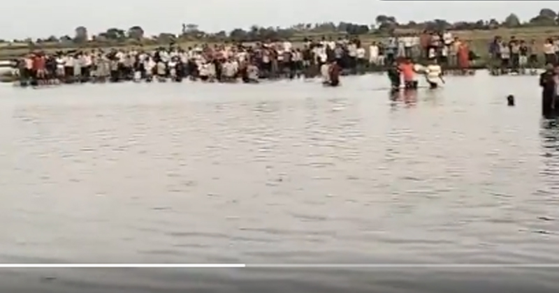 Madhya Pradesh|  മധ്യപ്രദേശില്‍ വിജയദശമി ആഘോഷത്തിനിടെ ദുരന്തം: ട്രാക്ടര്‍ ട്രോളി പുഴയിലേക്ക് മറിഞ്ഞ് 10 മരണം